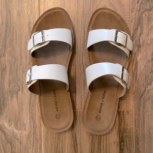 7.5 Olivia + Kate white slide sandals summer